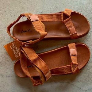 Qupid size 9 women’s sandals, burnt orange color.